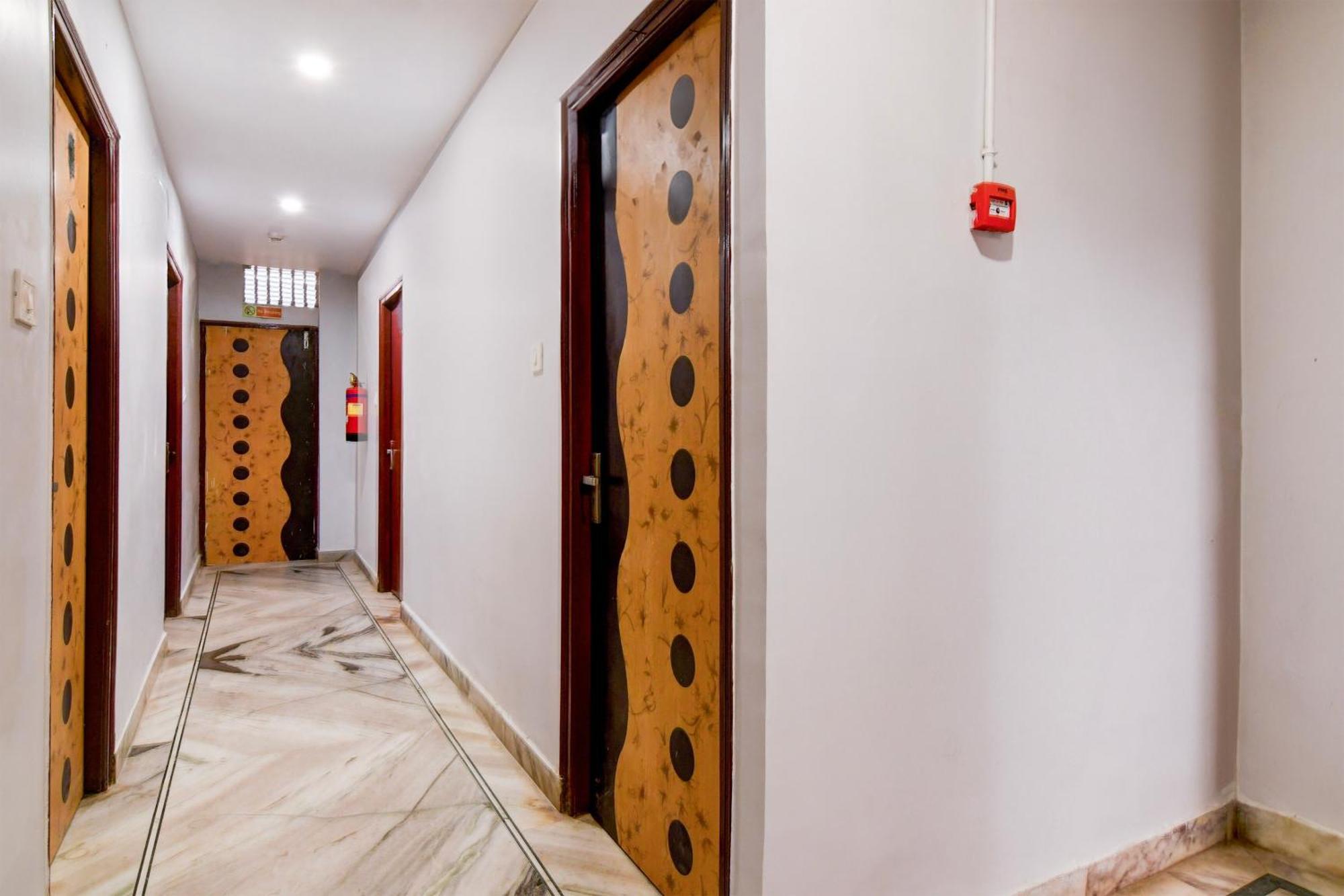 Super Hotel O Picnic Garden Formerly Amaris Stay كولكاتا المظهر الخارجي الصورة